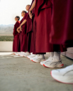 Puma привлекла буддийских монахов к продвижению беговых кроссовок