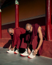 Puma привлекла буддийских монахов к продвижению беговых кроссовок