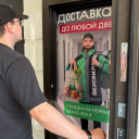 «ВкусВилл» и BBDO спрятали курьера за дверью шоурума